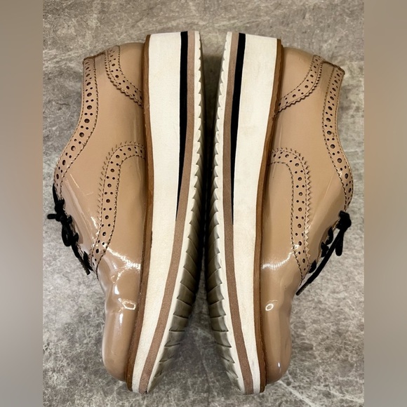 Zara women’s tan, white, black patent leather lace up oxfords. Size 5.5 - Picture 8 of 10